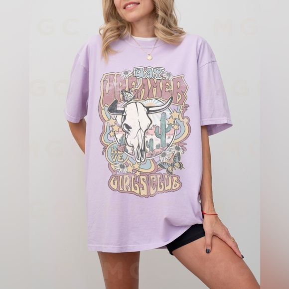 🚨 SALE 🚨 Comfort Colors Day Dreamer Girls Club Distressed Graphic Tee Shirt - Picture 4 of 10